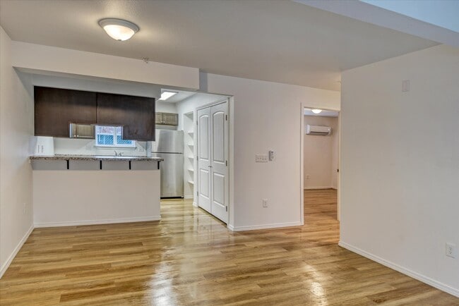 Building Photo - 3002 N Crestline St