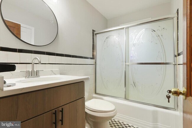 Building Photo - 7604 Queen Anne Dr