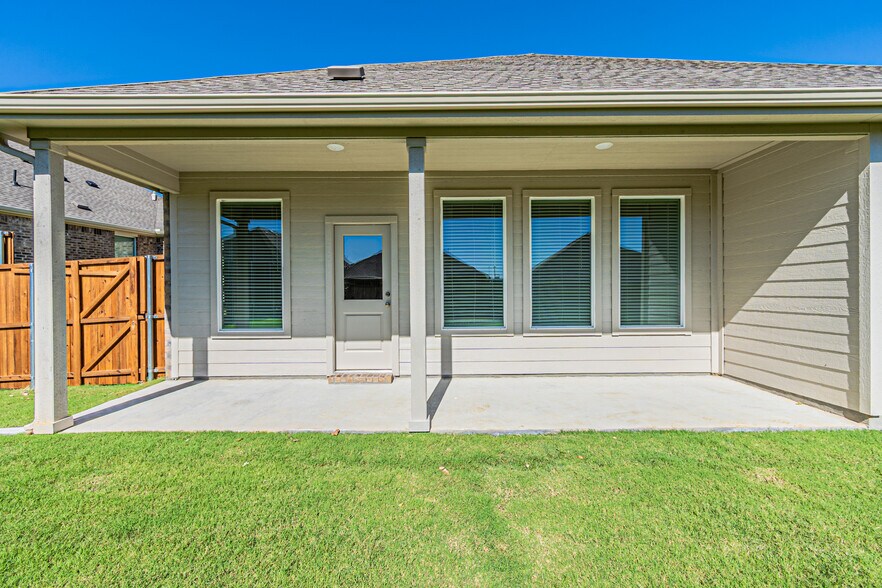 Building Photo - 10005 Warlander Dr