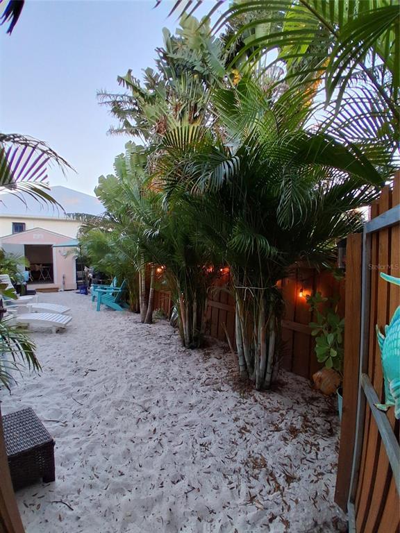 Building Photo - 216 Berry St