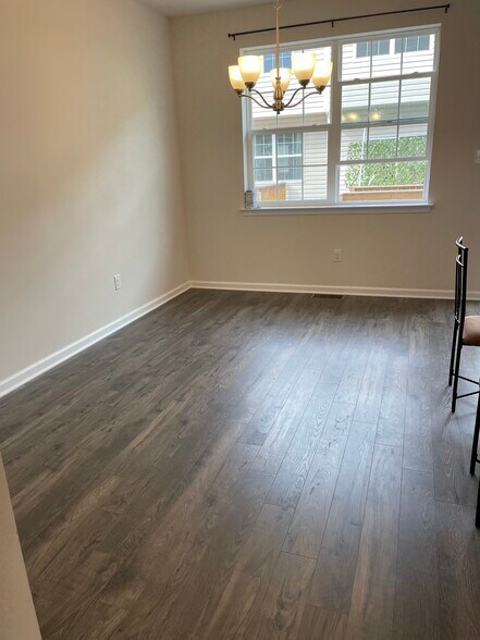 Building Photo - 504 E International Rd