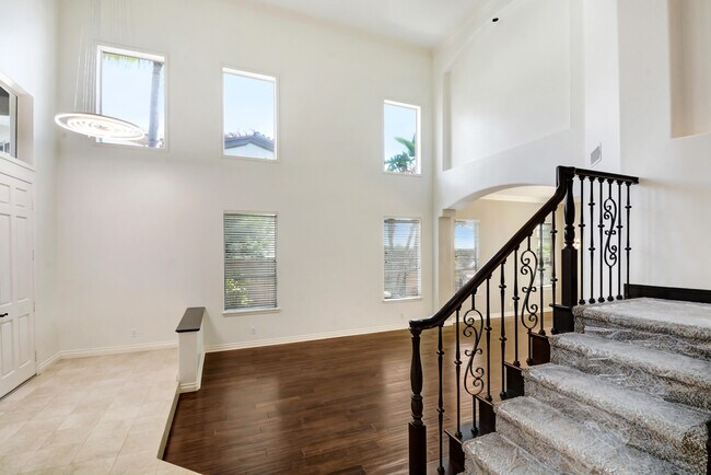 Building Photo - 27452 Avanti Dr