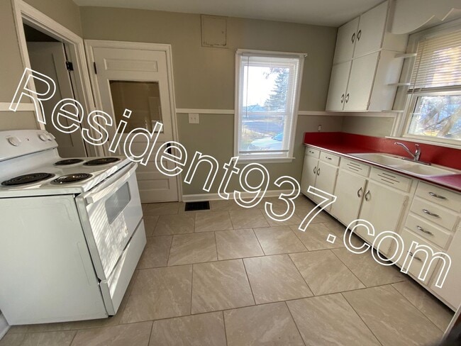Building Photo - 2 Bed 1 bath home