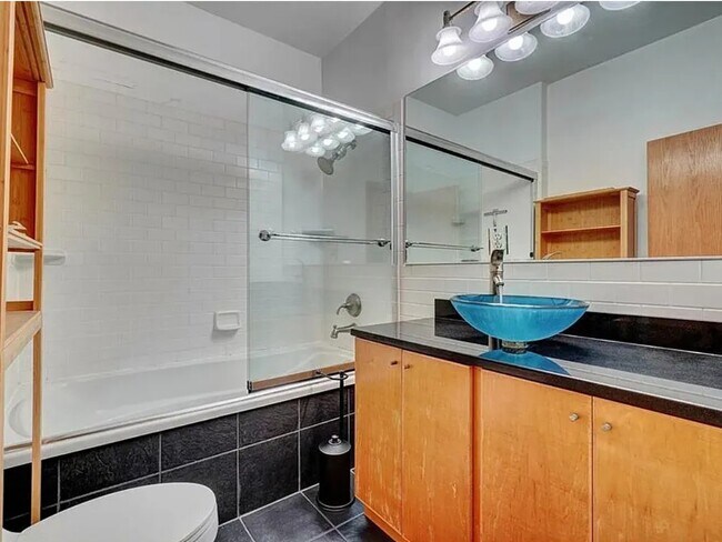 Building Photo - 520 W Olney Rd