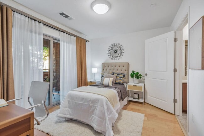 Building Photo - 5 Artisan Way