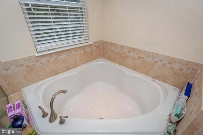 Building Photo - 7349 Mockingbird Cir