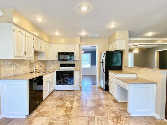 Building Photo - 802 Tiverton Pl