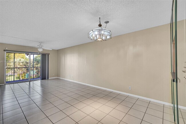 Building Photo - 1100 NW 87th Ave
