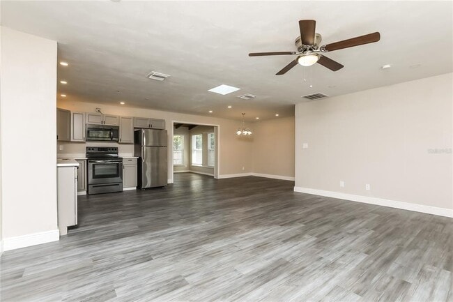 Building Photo - 459 Hammock Ln