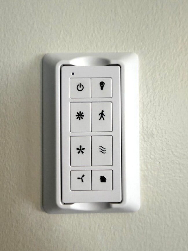 Building Photo - Beautifully Remodeled West Side Home | 3 Bedroom + Finished Basement Space