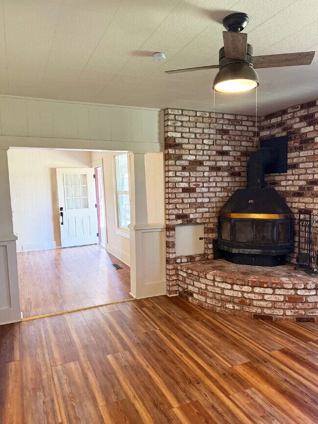 Building Photo - Spacious Two-Story Ranch Home Near Sonoma