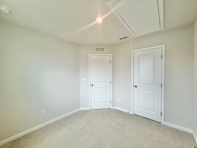 Building Photo - Newly Built 3BD, 2.5BA Wendell Townhome in an HOA Community with Amenities