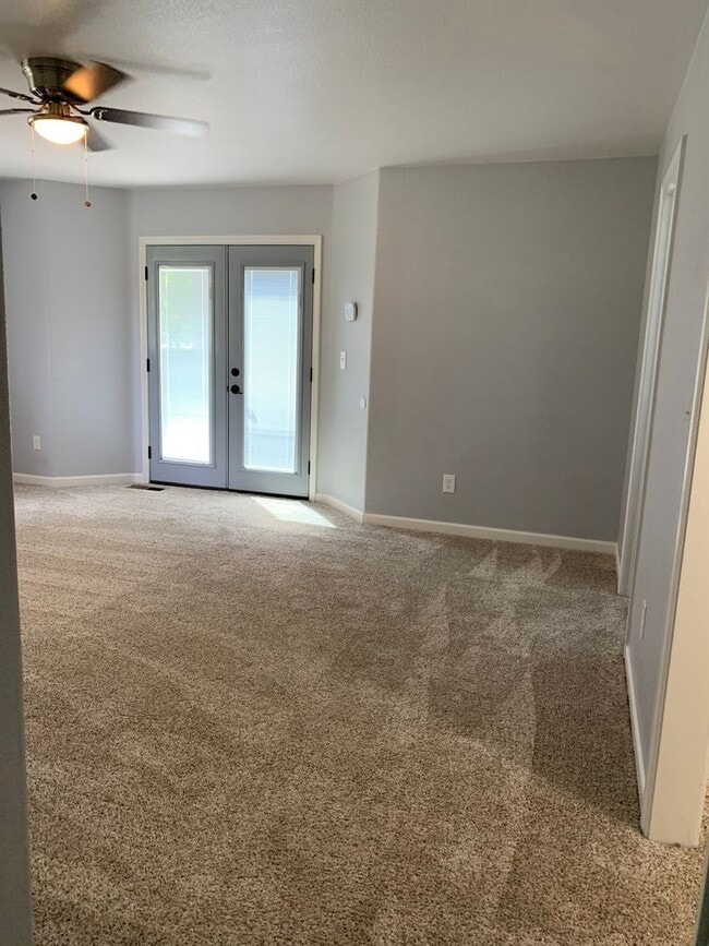 Building Photo - 4 Bedroom, 2 Bath near Pine Grove
