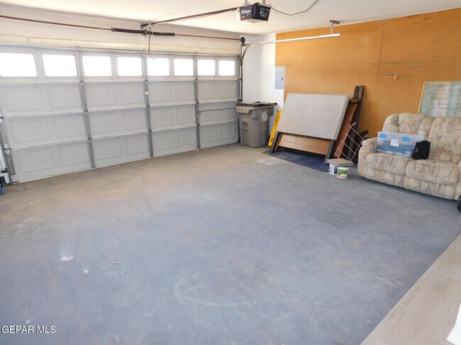 Building Photo - 617 Colchester Dr