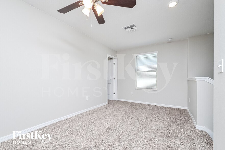 Building Photo - 10237 Carloway Hills Dr