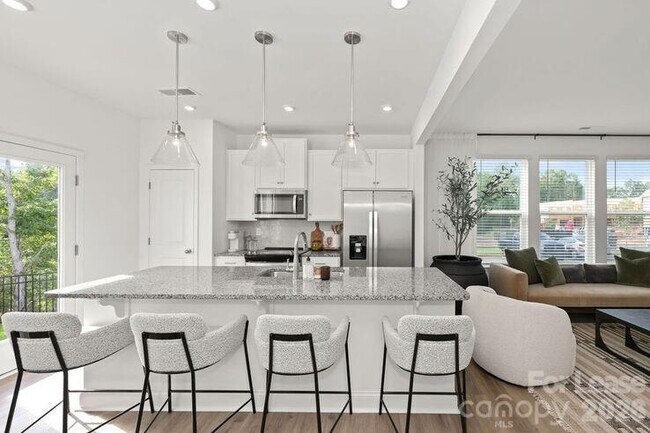 Building Photo - 2348 Layman Dr