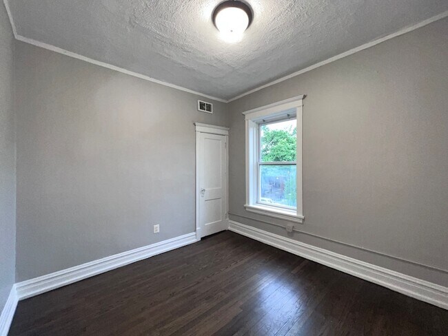 Building Photo - 2707 E 78th St