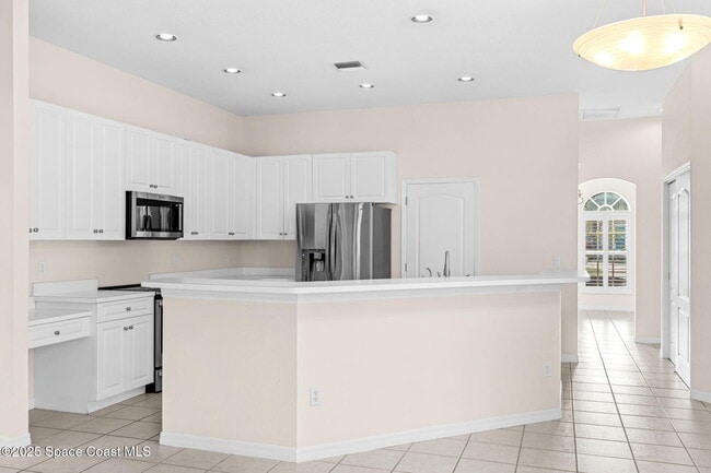 Building Photo - 943 Carriage Hill Rd