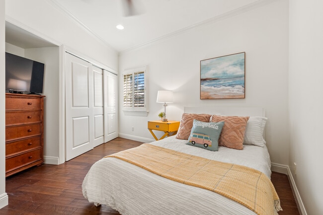 Building Photo - 1077 10th St