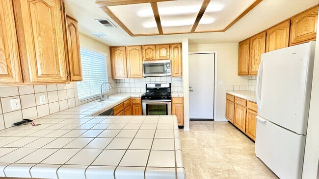 Building Photo - Lovely Single Story Home in Quiet Neighbor...