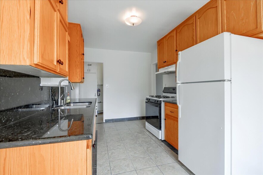 Building Photo - 3532 Maplewood Ave