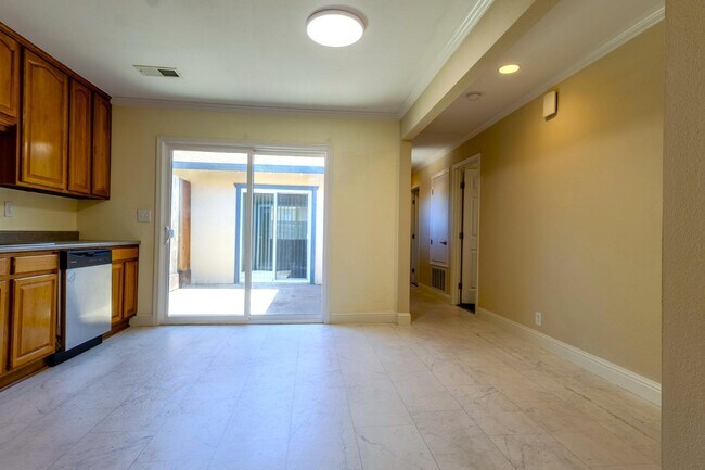 Building Photo - 6522 Maywood Ln