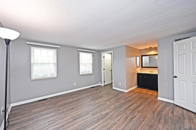 Building Photo - 920 Woodlyn Dr N