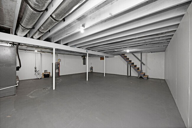 Building Photo - 611 Harvard Dr