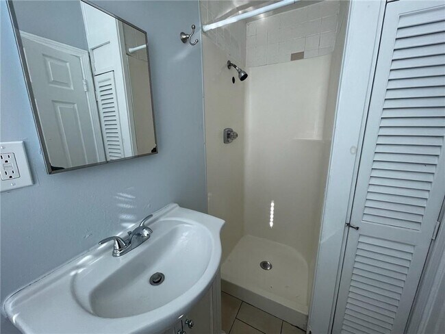 Building Photo - 40-40 Freebody St