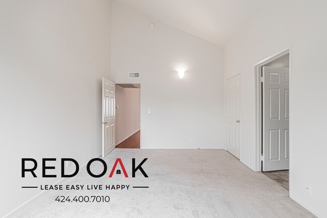 Building Photo - 4651 Cahuenga Blvd