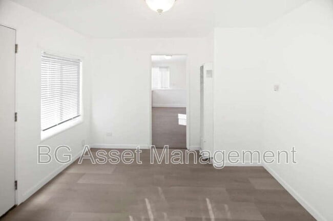 Building Photo - 3027 Yolo Ave