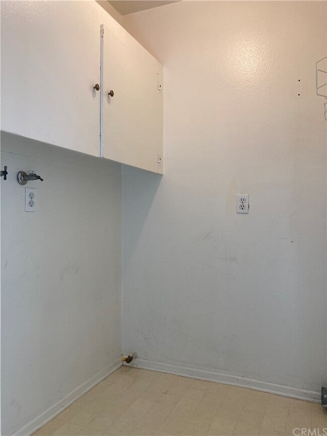 Building Photo - 5484 Dobbs St