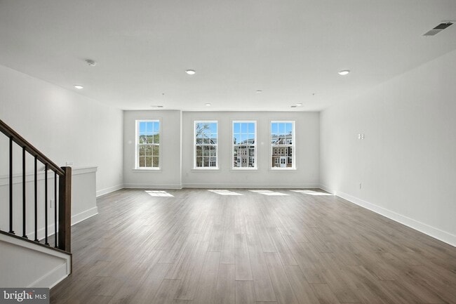 Building Photo - 10834 Cedar Ave