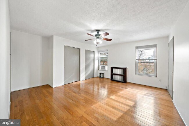 Building Photo - 625 Catharine St