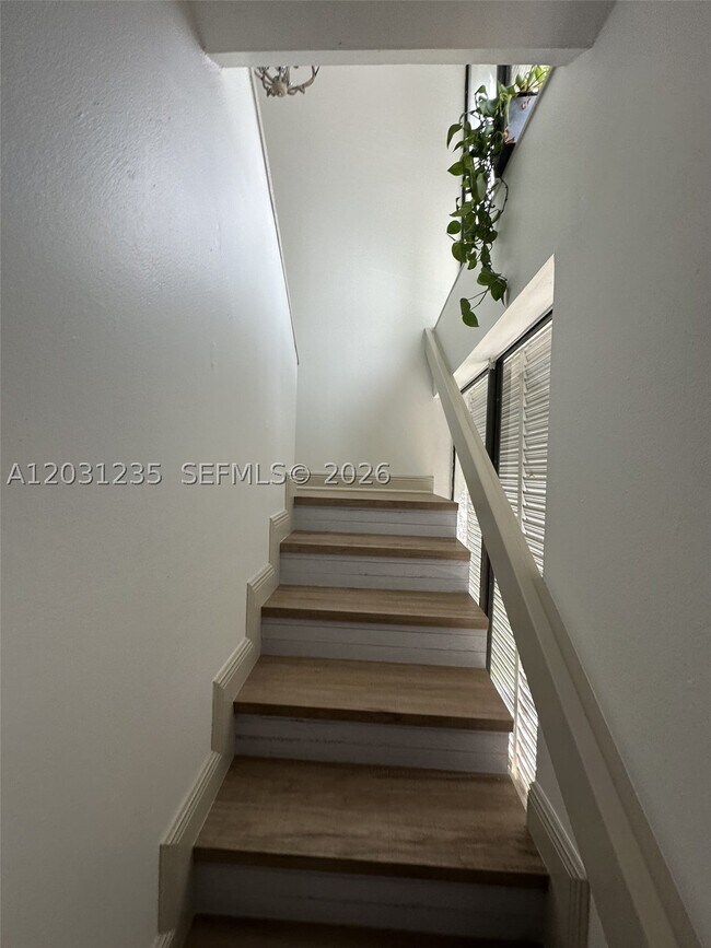 Building Photo - 7112 SW 113th Ct