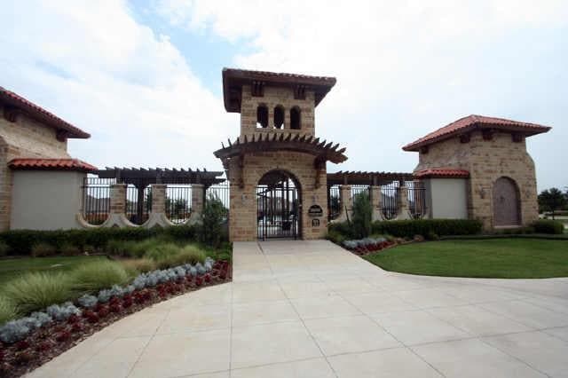 Building Photo - 704 Calender Ct