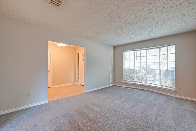 Building Photo - 22610 Deville Dr