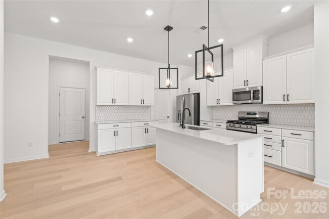 Building Photo - 204 Silver Fleet Dr