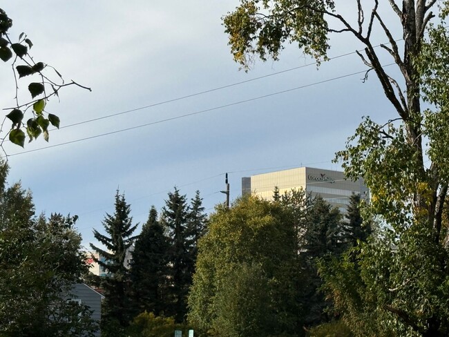Building Photo - 326 W 11th Ave