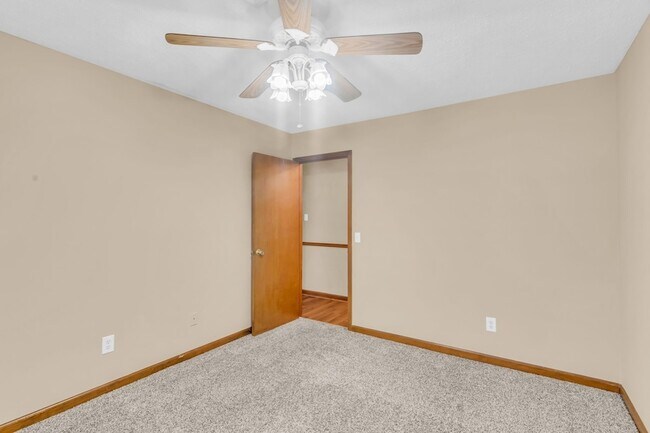 Building Photo - 341 Hickory Dr