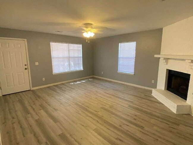 Building Photo - 126 Killdeer Dr
