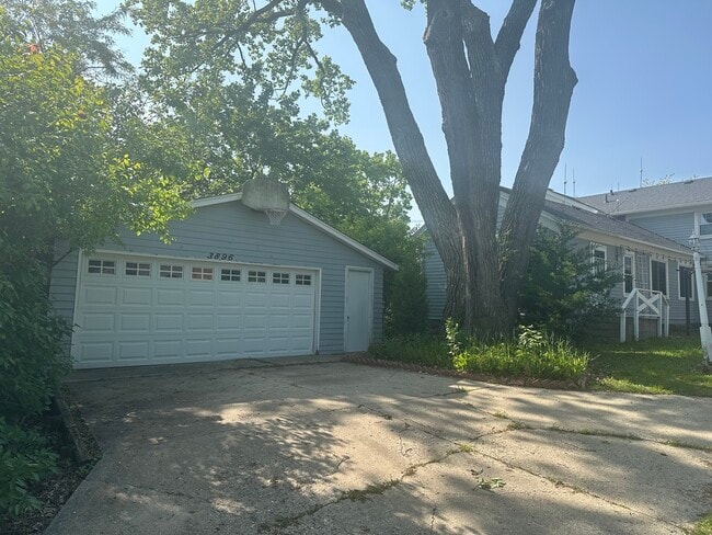 Primary Photo - 3896 Drexel Ave