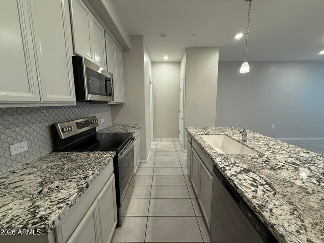Building Photo - 2661 S Sulley Dr