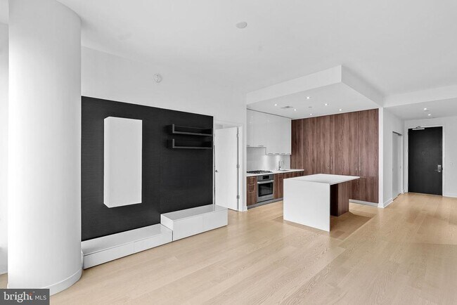 Building Photo - 1650 Silver Hill Dr