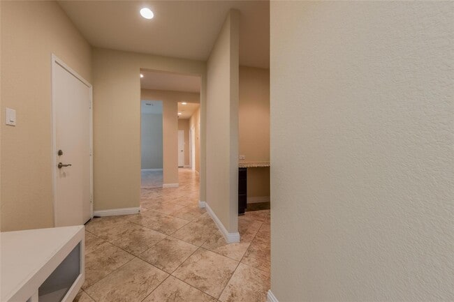 Building Photo - 1920 Mary Ella Dr