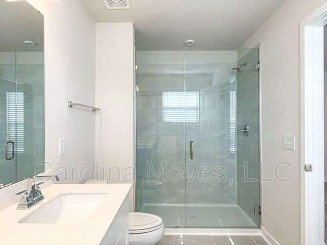 Building Photo - 535 Martin Crk Dr