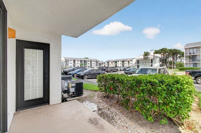 Building Photo - ONE BEDROOM ONE BATHROOM!! WATERFRONT COMMUNITY