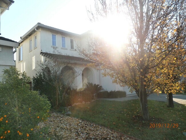 Building Photo - Stunning 4/2.5 Natomas Beauty!  (PLEASE READ ENTIRE AD FOR SHOWING)!