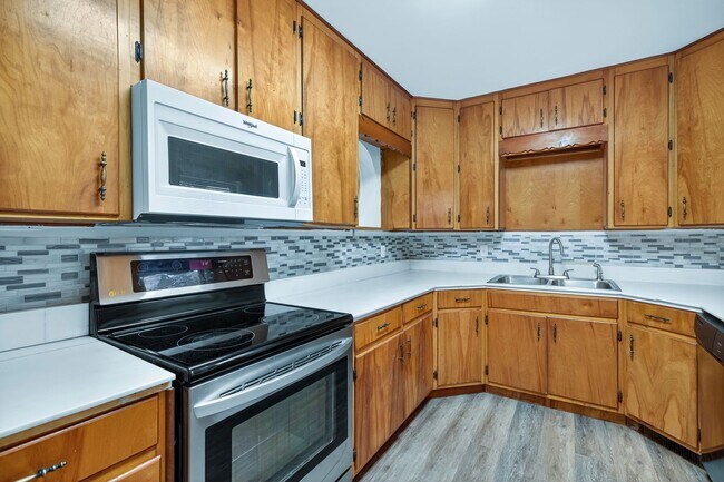 Building Photo - 236 S Lipona Rd