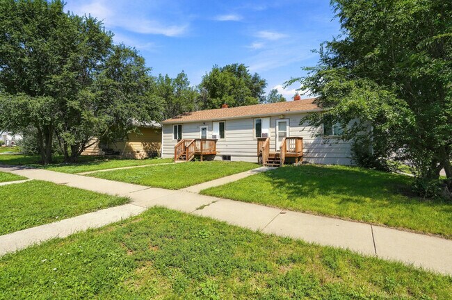 Building Photo - 904 Willsie Ave